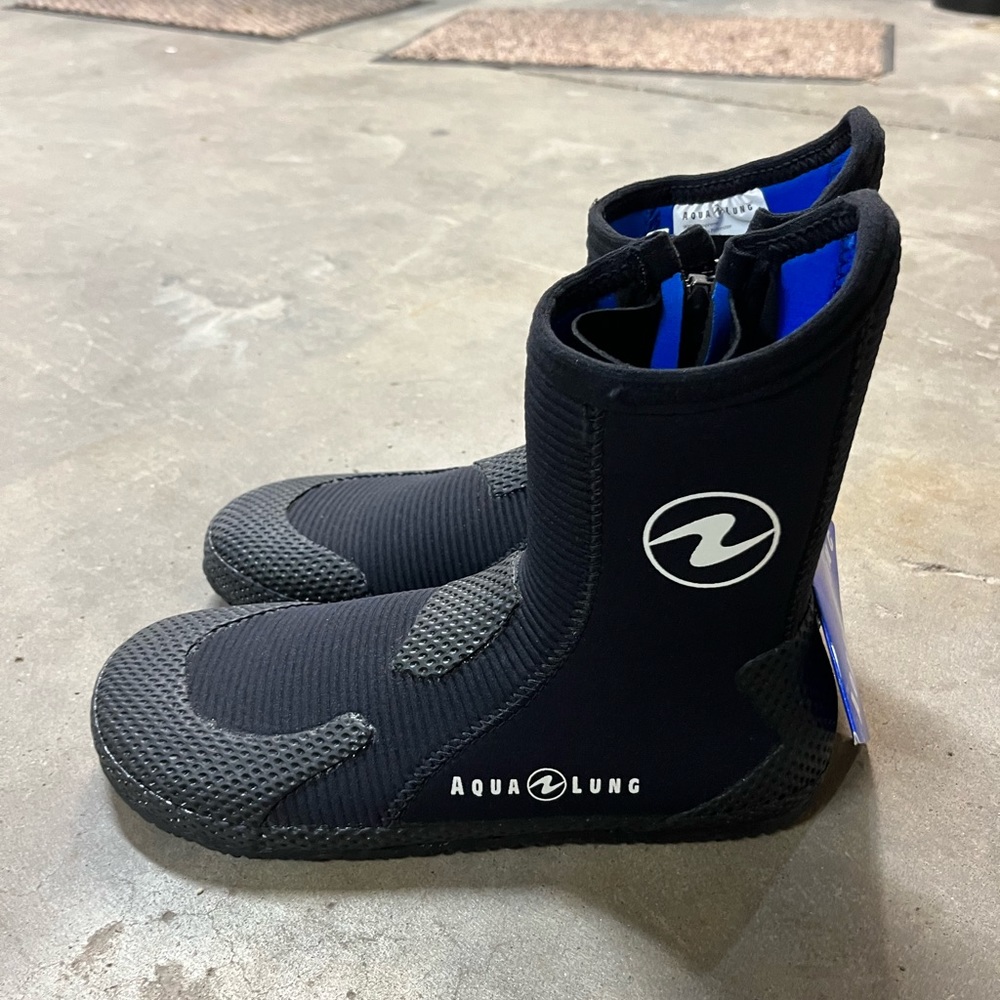 Size 12 ultra zip dive boots. Aqualung brand brand new never worn.